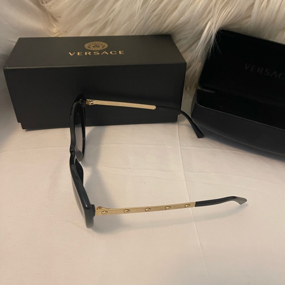 Versace Elegant Black Sunglasses - Picture 2 of 3